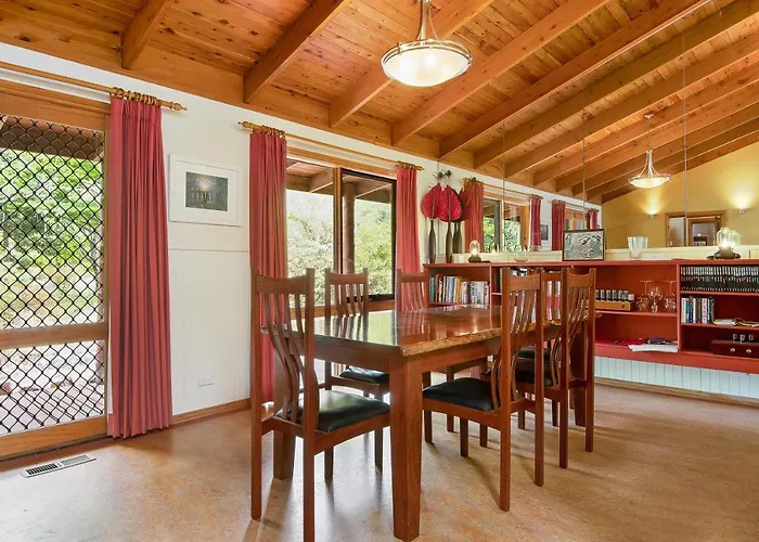Falls Lodge - A Blue Mountains Experience