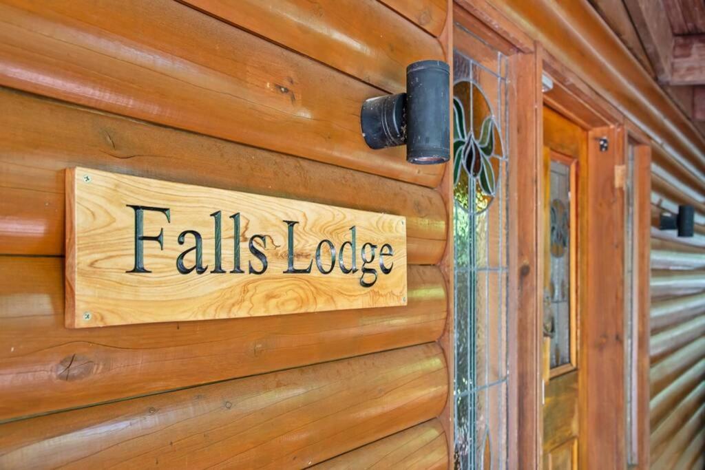 Falls - A Blue Mountains Experience Villa